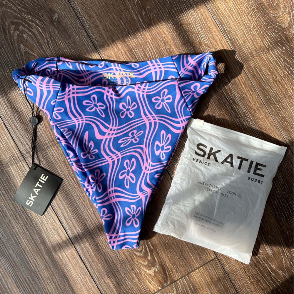 Skatie Salty Bottom in HERMOSA 💜